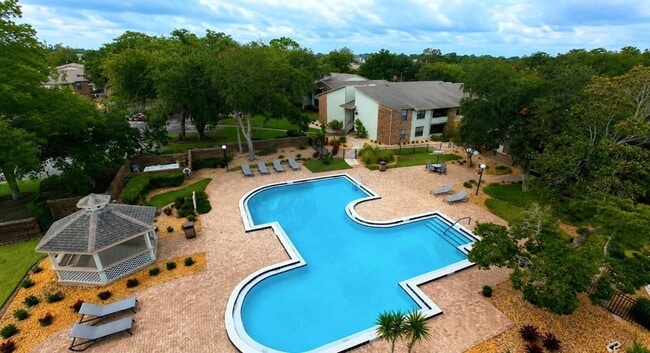 Building Photo - Oaks Of Lakebridge Community