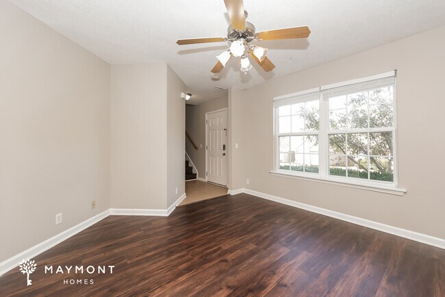 Foto del edificio - 7904 Rainey Dr