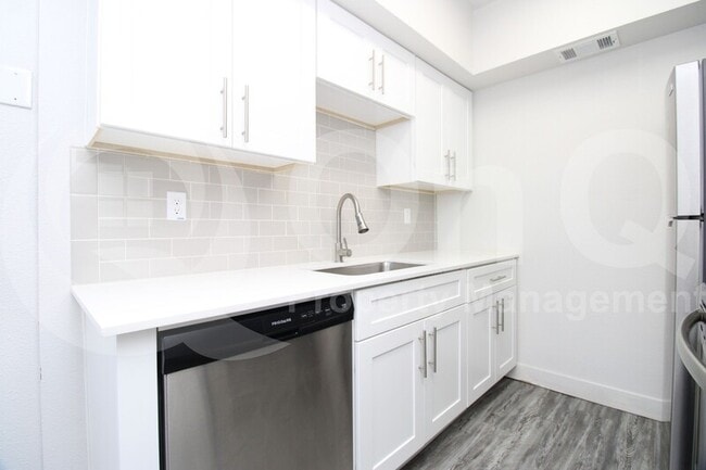 Building Photo - 1422 N 5th St