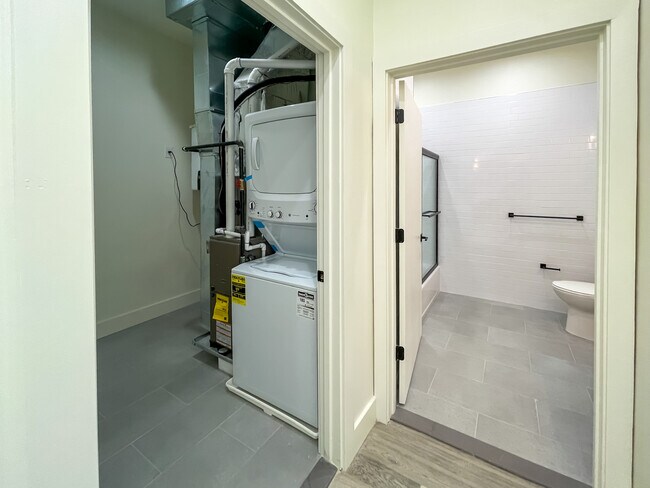 Laundry - 604 Bloomfield