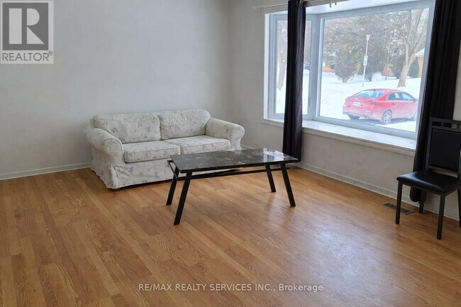 Building Photo - 1183 Farnsborough Crescent