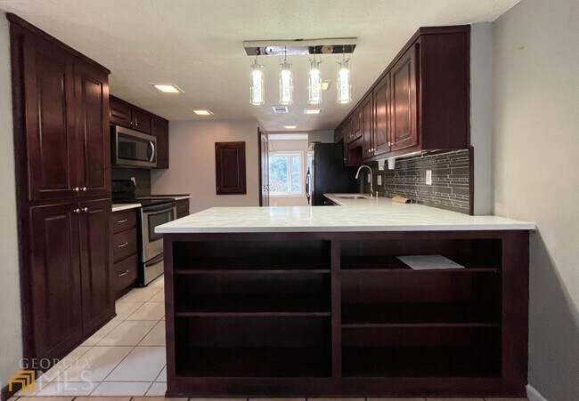Building Photo - 2750 Meadow Mere E