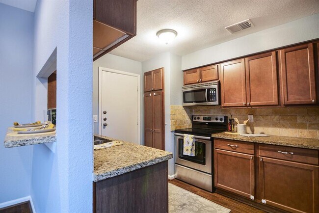 Building Photo - 1116 Bering Dr