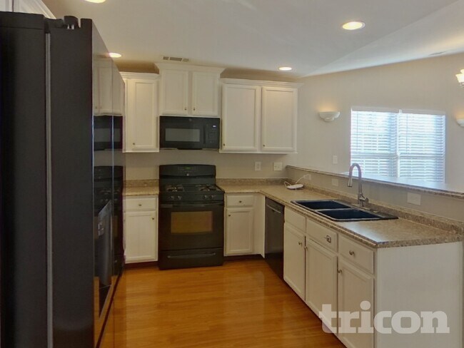 Foto del edificio - 4296 Tucker Chase Drive