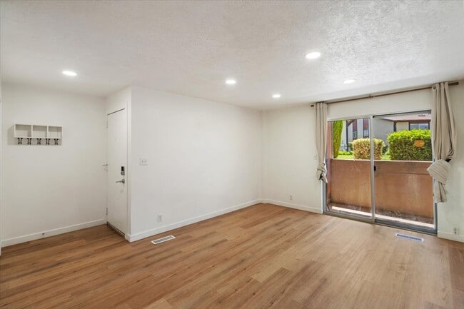 Building Photo - 263 W Garden Park Dr
