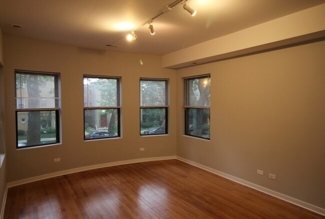 Building Photo - 2321 W Arthur Ave