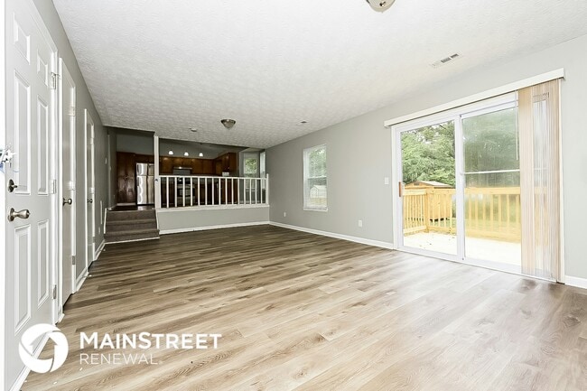 Building Photo - 3042 Medina Dr