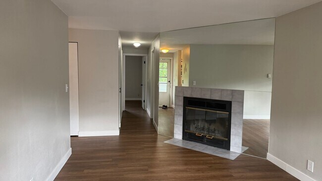 Foto del edificio - Updated 2BR Condo in Prime Bothell Location | Private Garage