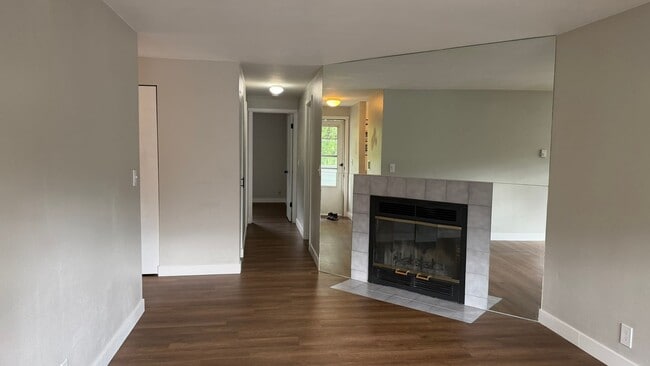 Building Photo - Updated 2BR Condo in Prime Bothell Location | Private Garage
