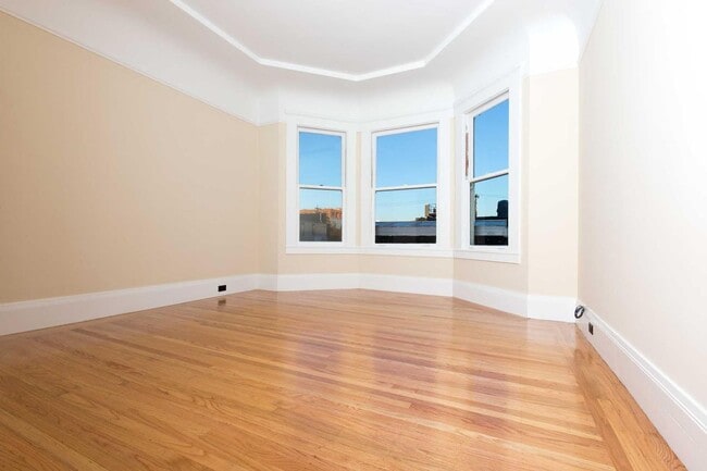 Building Photo - South Van Ness Avenue - 453-455
