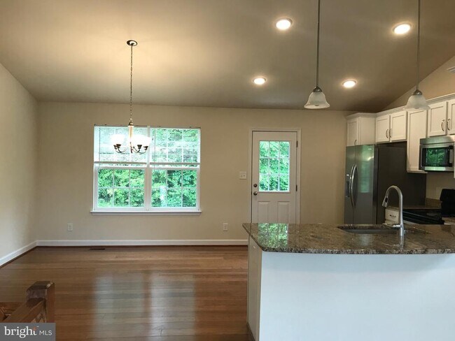 Foto del edificio - 6923 Lunette Ln