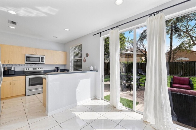 Building Photo - 1431 SE 18th Terrace