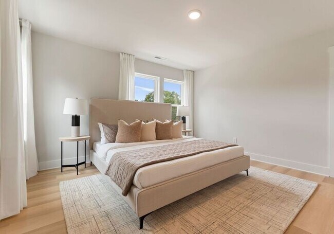 Building Photo - FREE RENT! Stunning 4 Bed | 3.5 Bath Luxury Townhome at The Towns at Rocky River