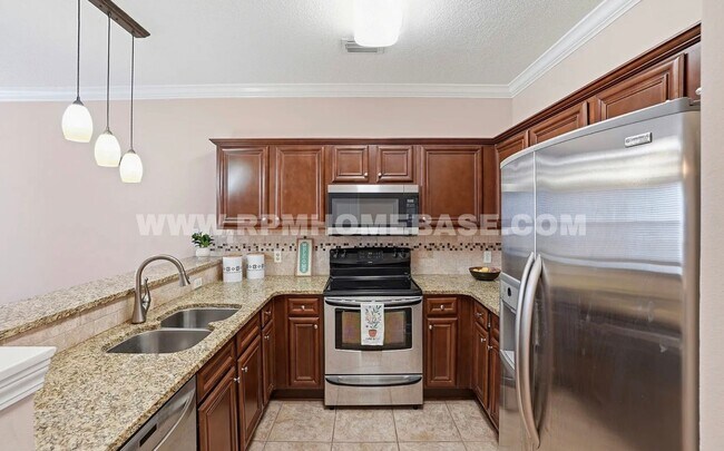 Foto del edificio - Contemporary 3 Bed 3 Bath Townhome Just 4 Miles from Navarre Beach