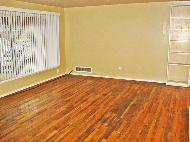 Foto del edificio - 275 Linden Dr.