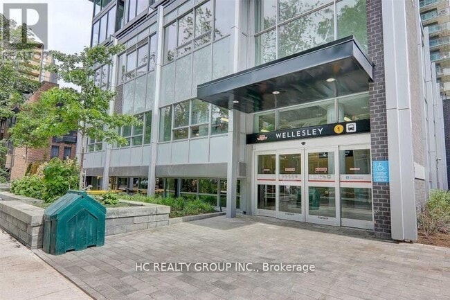 Building Photo - 17-1717 Dundonald St