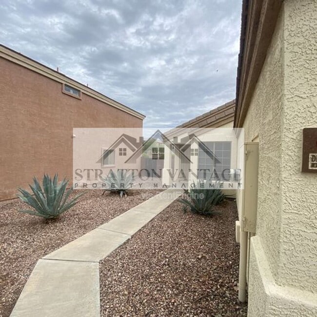 Building Photo - 864 S 239th Ln