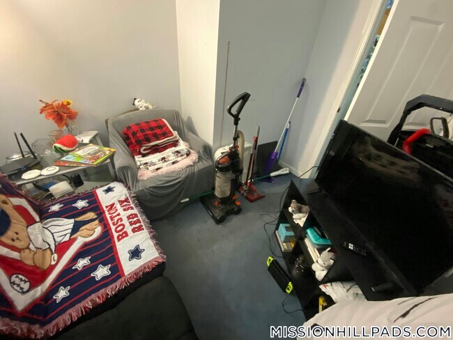 Building Photo - 822 Huntington Ave