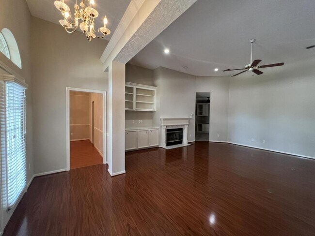 Foto del edificio - 24526 Haigshire Dr