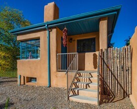 Building Photo - 610 Gomez Rd