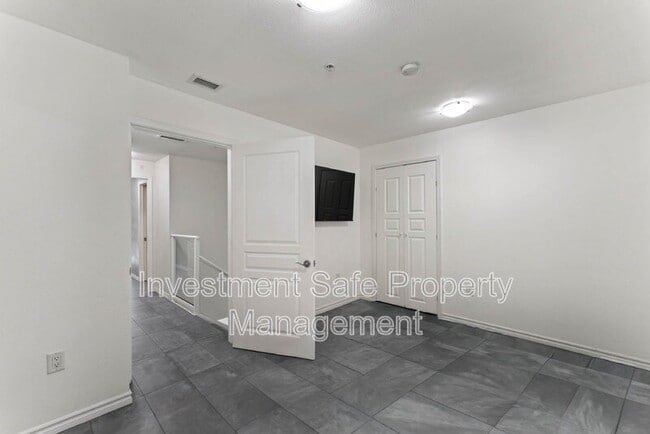 Foto del edificio - 300 W Beech St