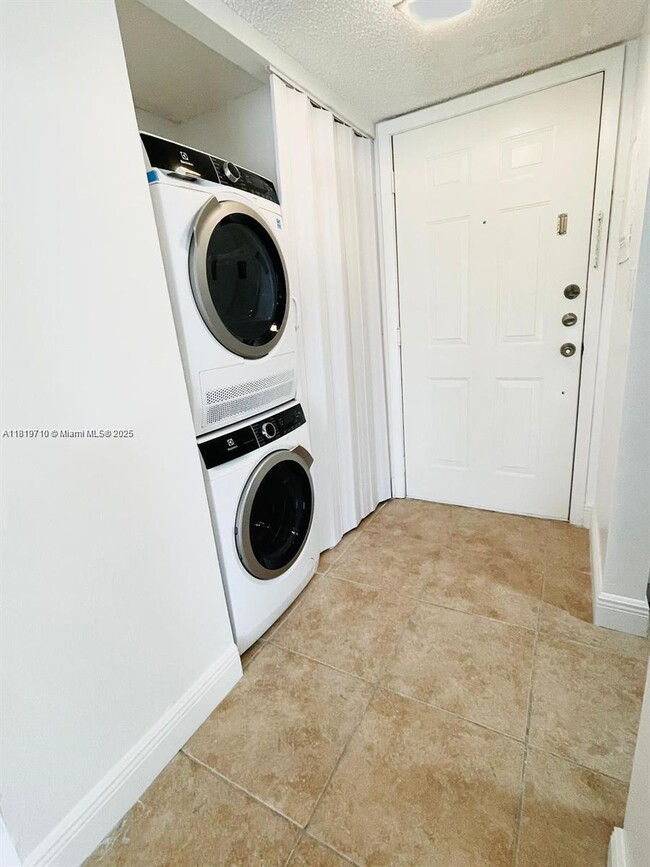 Foto del edificio - 9301 SW 92nd St