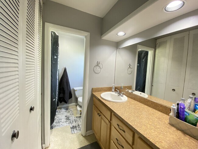 Building Photo - 2668 Bernice Ct