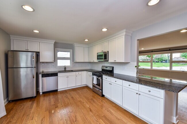 Building Photo - 1706 E Liberty Dr