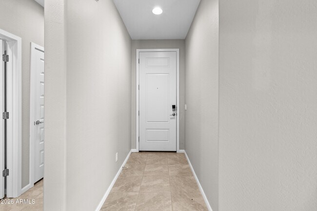 Foto del edificio - 3236 Juniper Cyn Dr