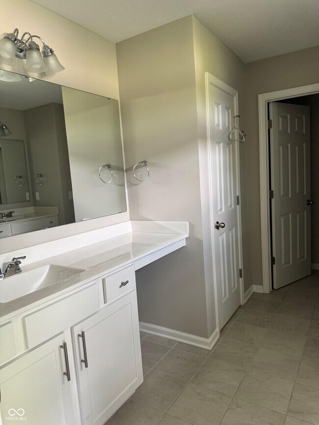 Foto del edificio - 8758 Howlett Ln
