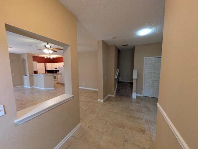 Foto del edificio - 1736 Forest Lake Cir W