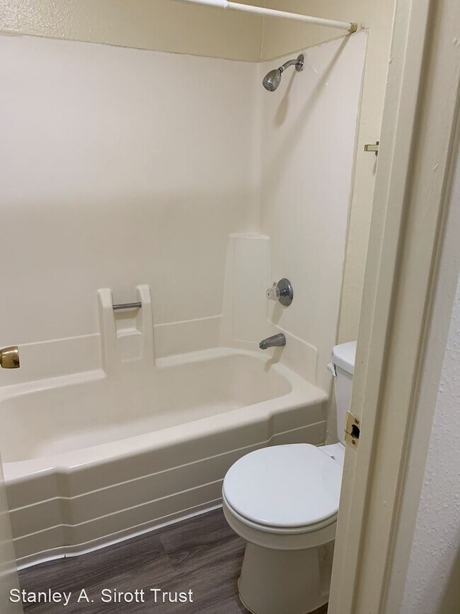 Building Photo - 1 br, 1 bath Apartment - 10444 Virginia Av...