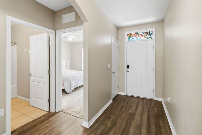 Building Photo - 2318 Sequoia Way