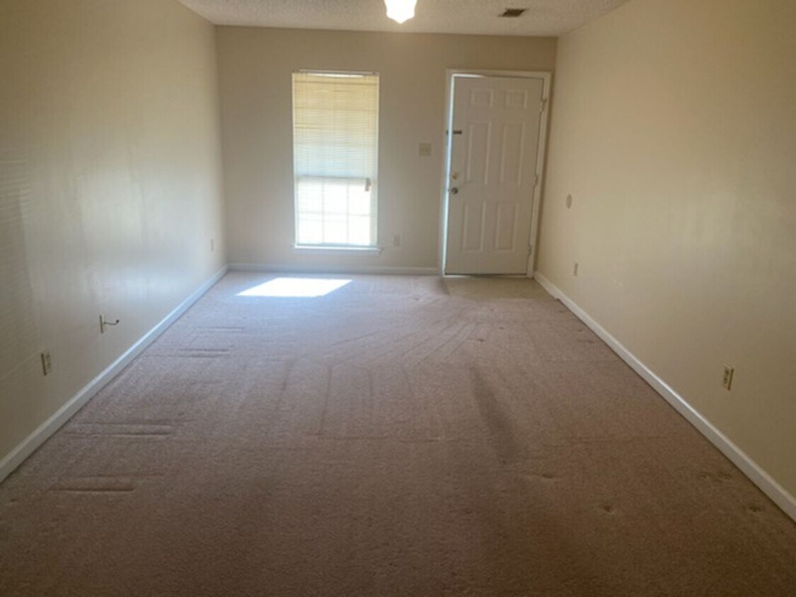 Building Photo - 307 Station Crossing Dr