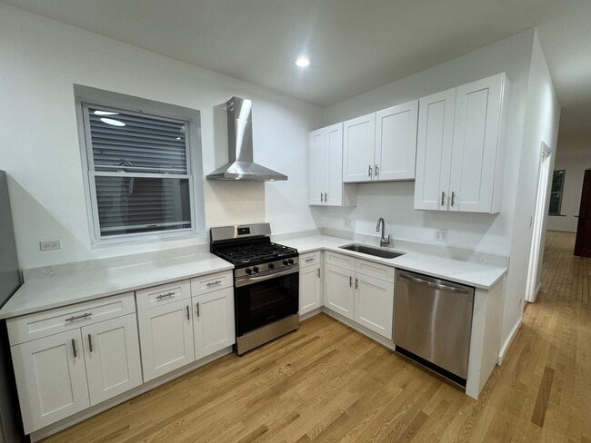 Photo - 1336 W Barry Ave Apartment