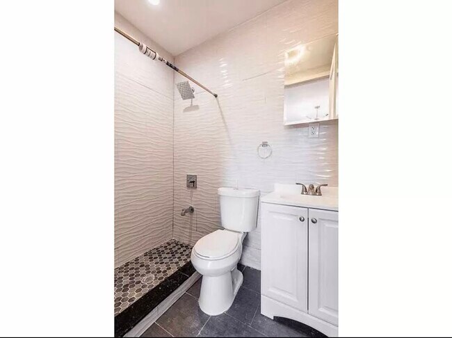 Foto del edificio - 702 Lafayette Ave