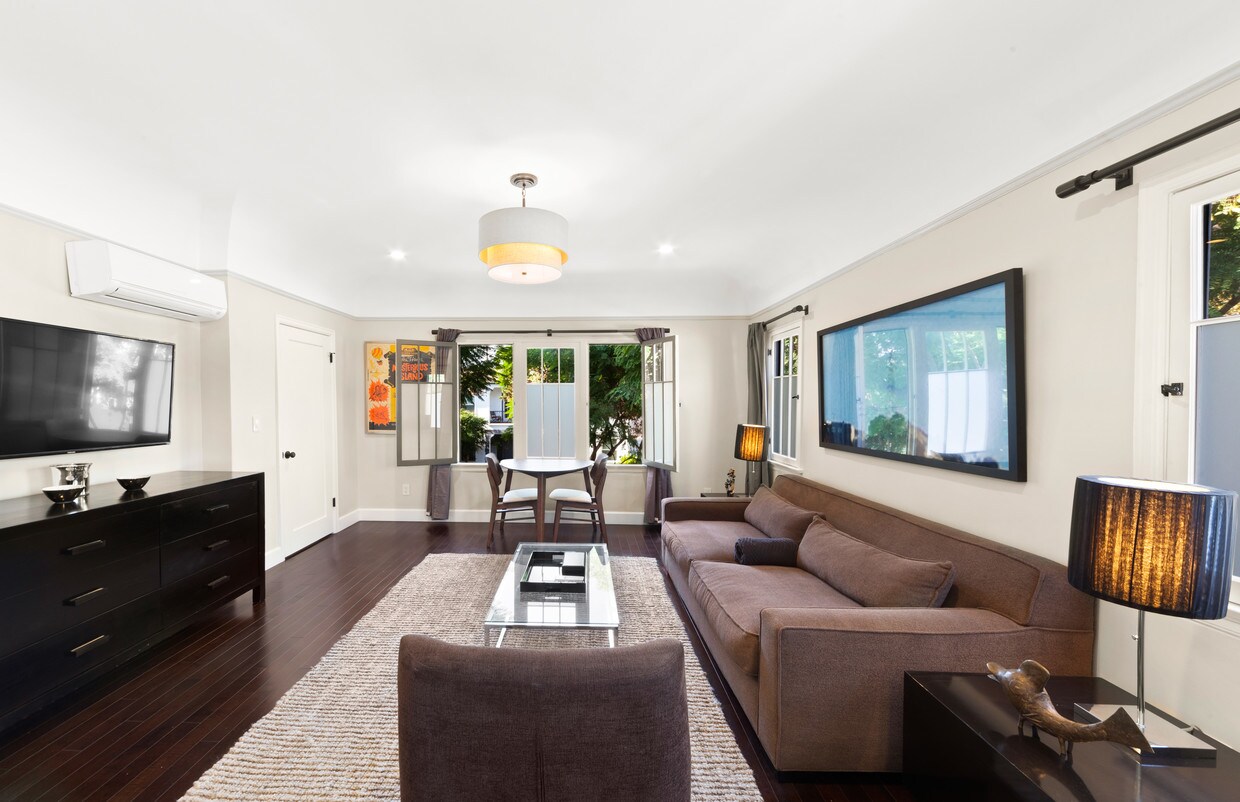 1120 Poinsettia Dr Unit Upper West Hollywood Ca 90046 Apartment Living Room
