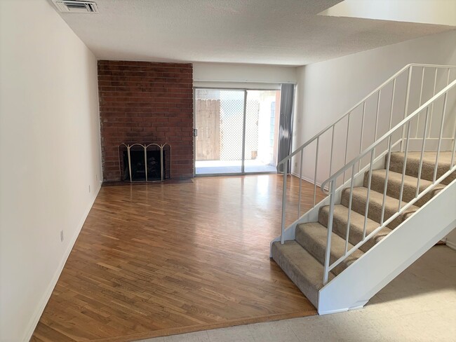 Building Photo - 13504 Moorpark St