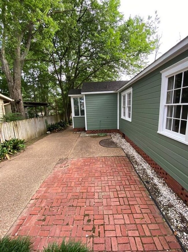 Building Photo - *BEAUTIFUL SOUTH HIGHLANDS HOME*