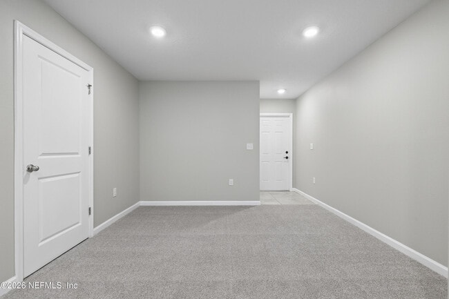Building Photo - 5988 Creekside Crossing Dr