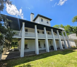 Building Photo - 614 Dune St