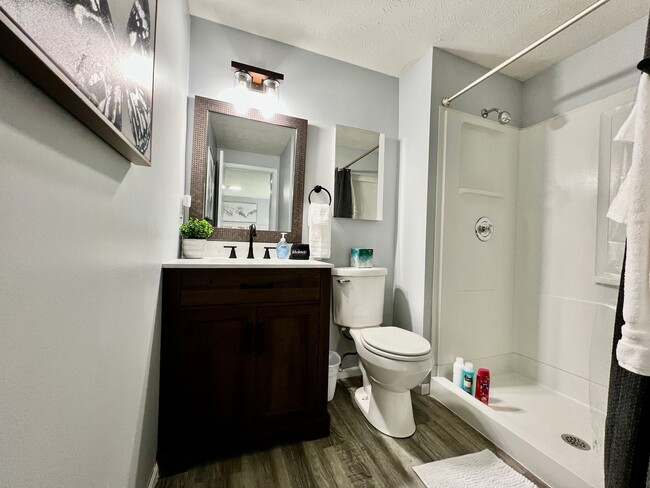 Foto del edificio - 6631 Pin Oak Ct