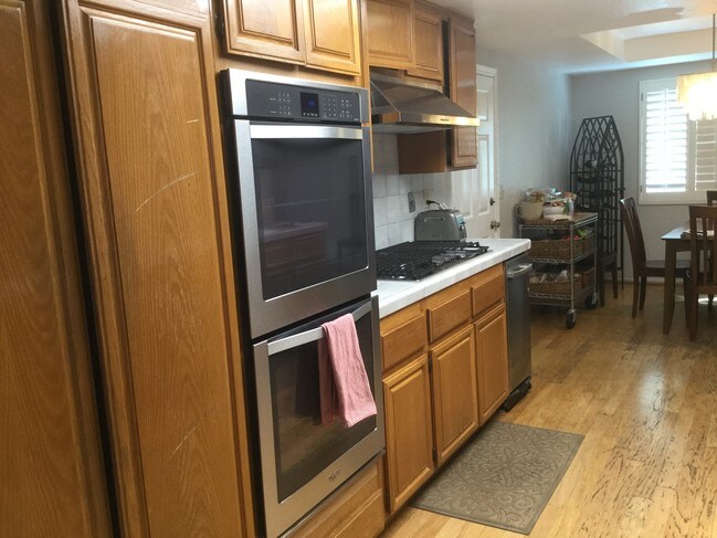 Kitchen-double oven, cooktop, and range hood - 708 Flagler Ln