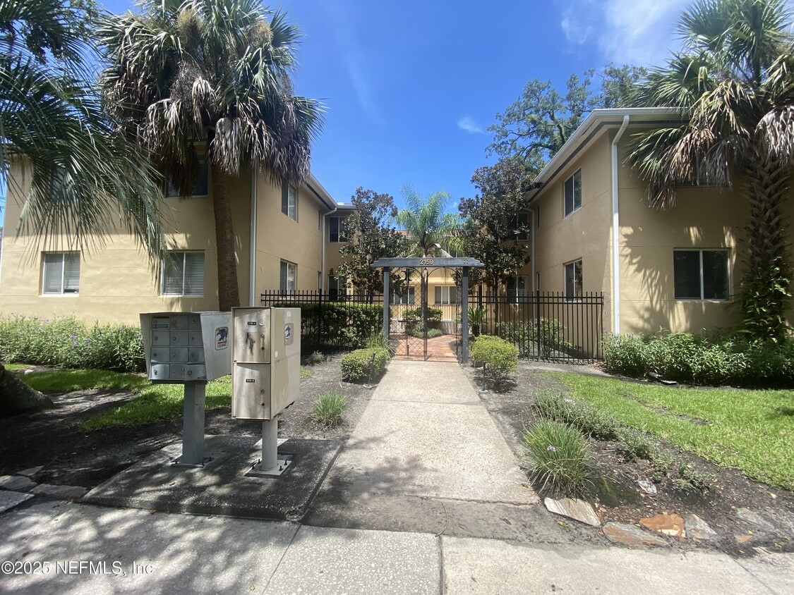 Primary Photo - 2159 Riverside Ave