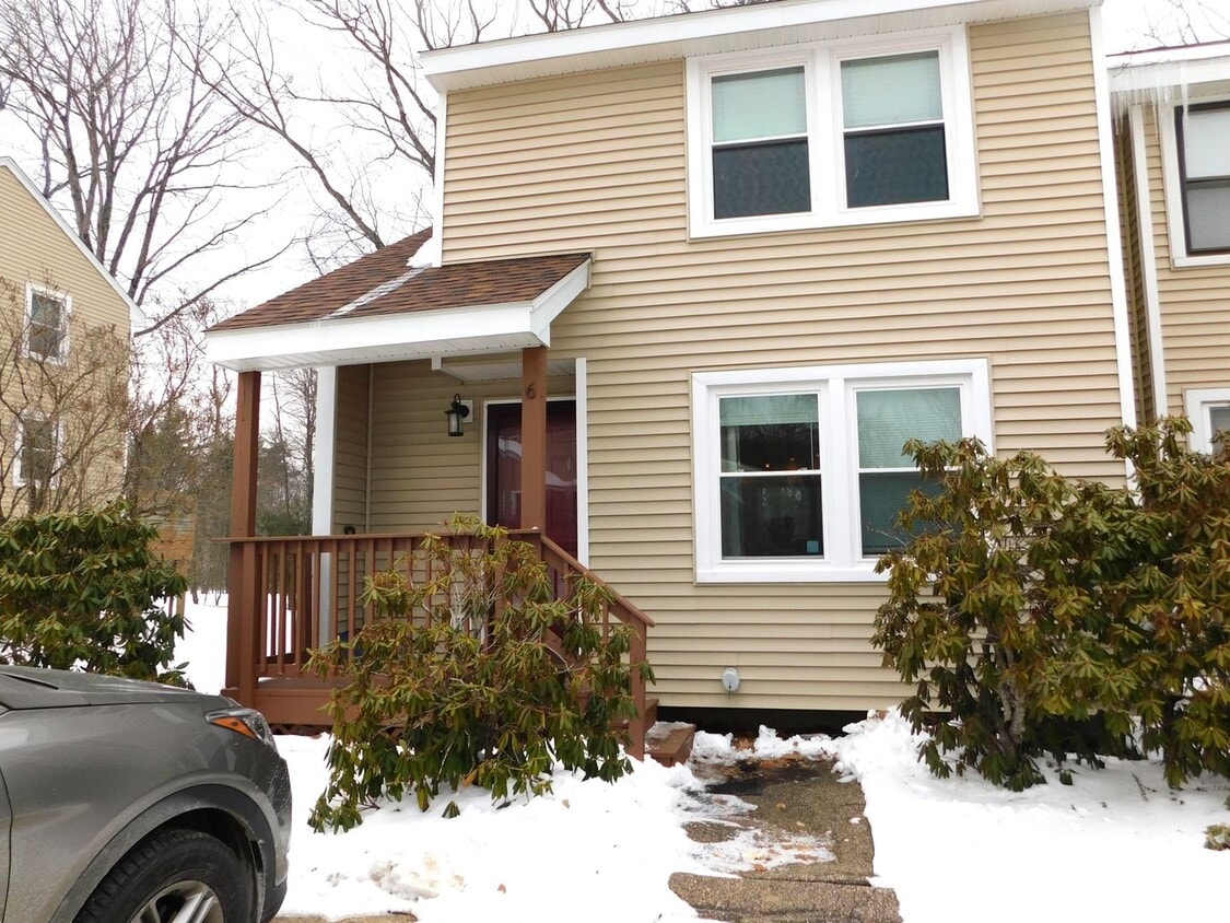 Primary Photo - 3 Floor Condo Located In Country Setting -...