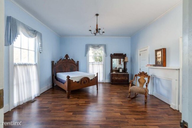 Foto del edificio - 5 br, 2 bath House - 308 W. Main St
