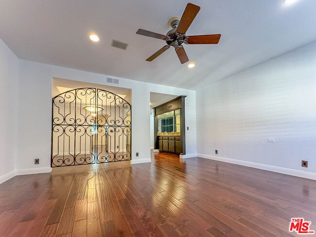 Foto del edificio - 4355 Ventura Canyon Ave