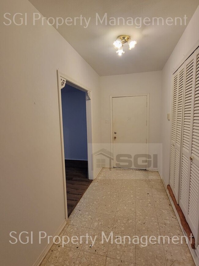 Foto del edificio - Fantastic Location in Casa Linda area in w...
