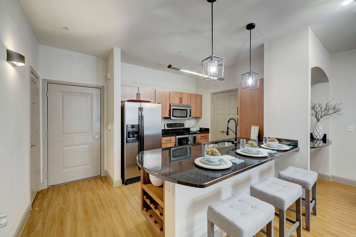 Primary Photo - Save Up to $700 – Move-In Special!