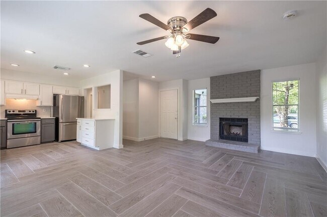 Building Photo - 2311 Singletree Ave